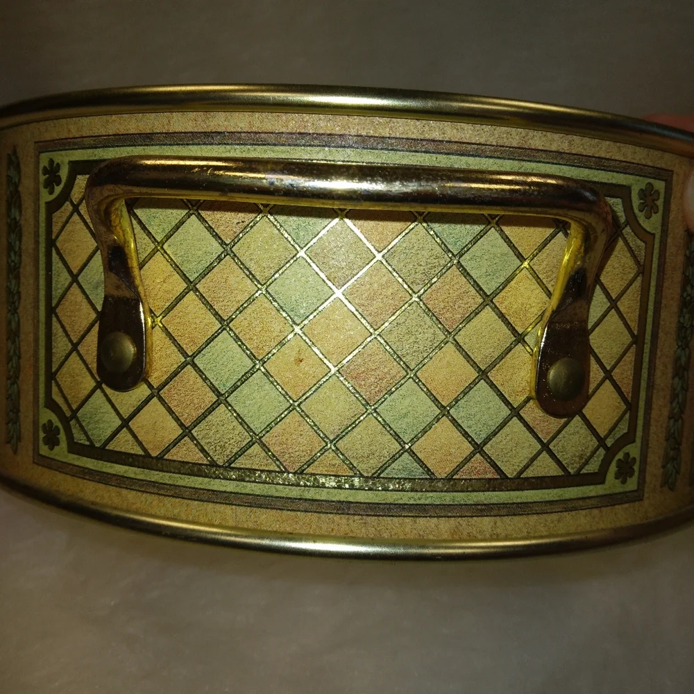 PYREX Vintage cradle for 624 caserol dish.  Tones of mauve/pink and green
